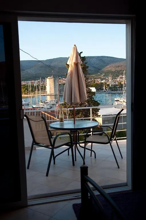 Villa Espero Trogir 0*,  Kroatië